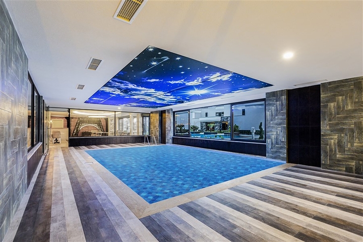 Spacious 3+1 penthouse with sea view just 50 meters from the beach