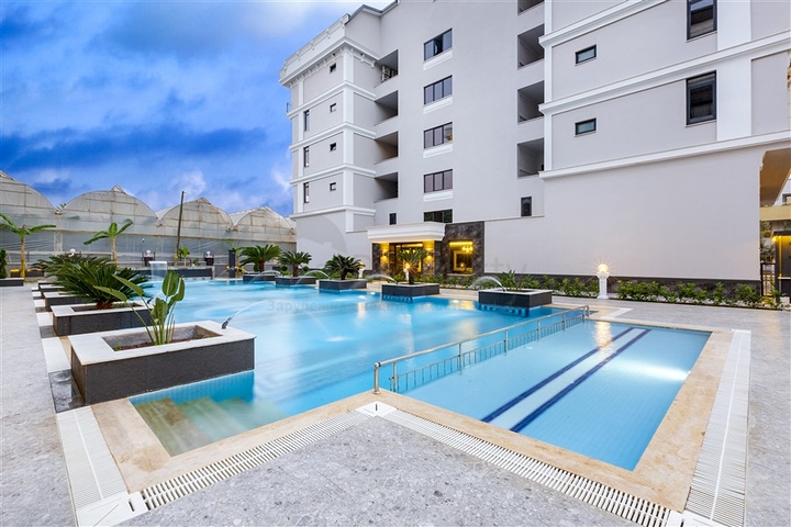 Spacious 3+1 penthouse with sea view just 50 meters from the beach