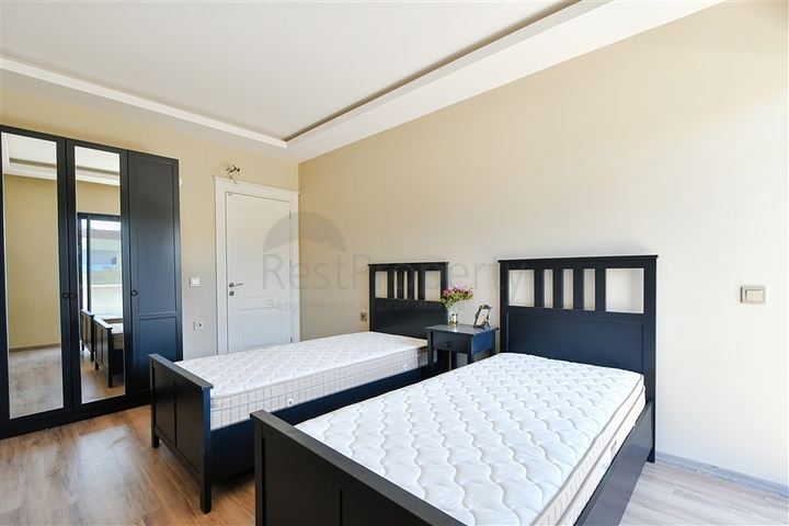 Spacious 3+1 penthouse with sea view just 50 meters from the beach