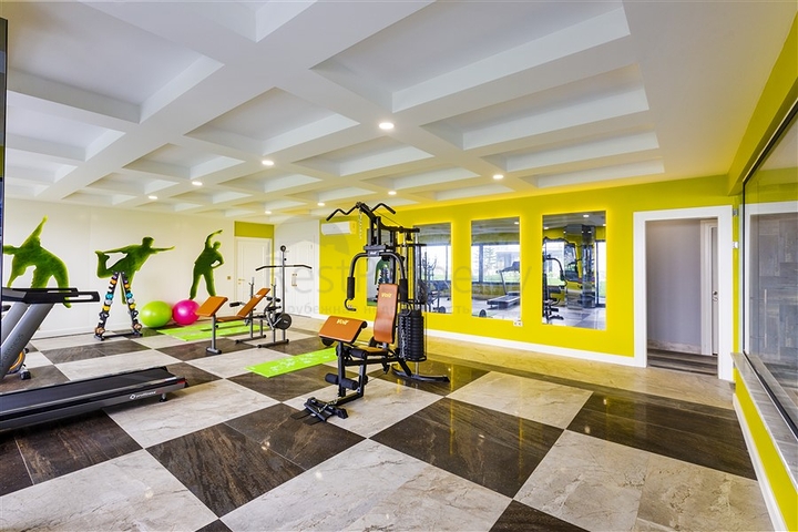 Spacious 3+1 penthouse with sea view just 50 meters from the beach