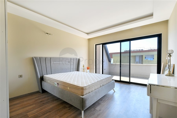 Spacious 3+1 penthouse with sea view just 50 meters from the beach