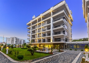 Spacious 3+1 penthouse with sea view just 50 meters from the beach