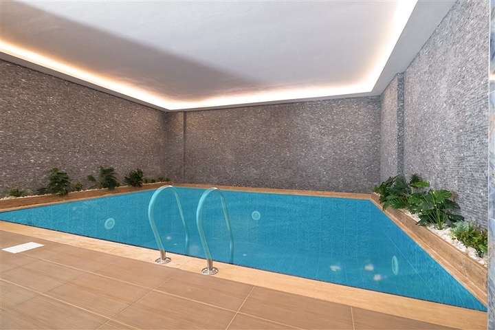 Modern 2+1 penthouse in a prestigious complex in Mahmutlar