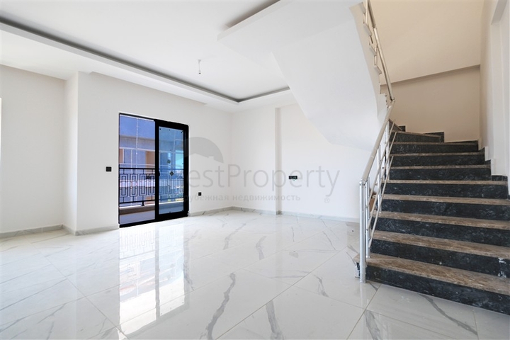 Modern 2+1 penthouse in a prestigious complex in Mahmutlar