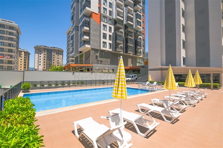 Modern 2+1 penthouse in a prestigious complex in Mahmutlar