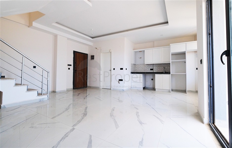 Modern 2+1 penthouse in a prestigious complex in Mahmutlar