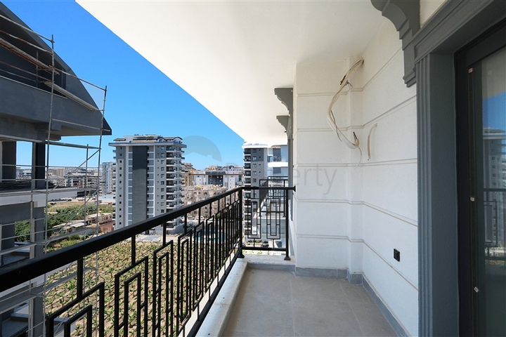 Modern 2+1 penthouse in a prestigious complex in Mahmutlar