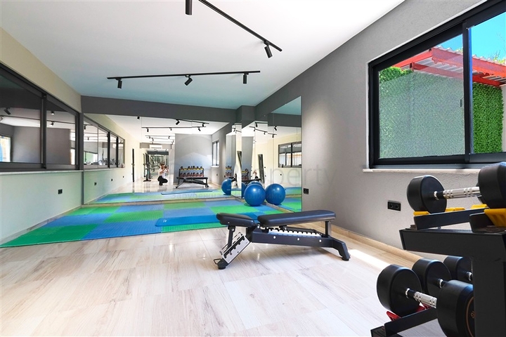 Modern 2+1 penthouse in a prestigious complex in Mahmutlar