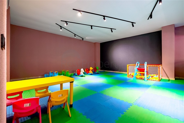 Modern 2+1 penthouse in a prestigious complex in Mahmutlar