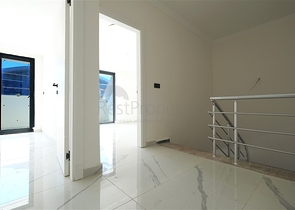 Modern 2+1 penthouse in a prestigious complex in Mahmutlar