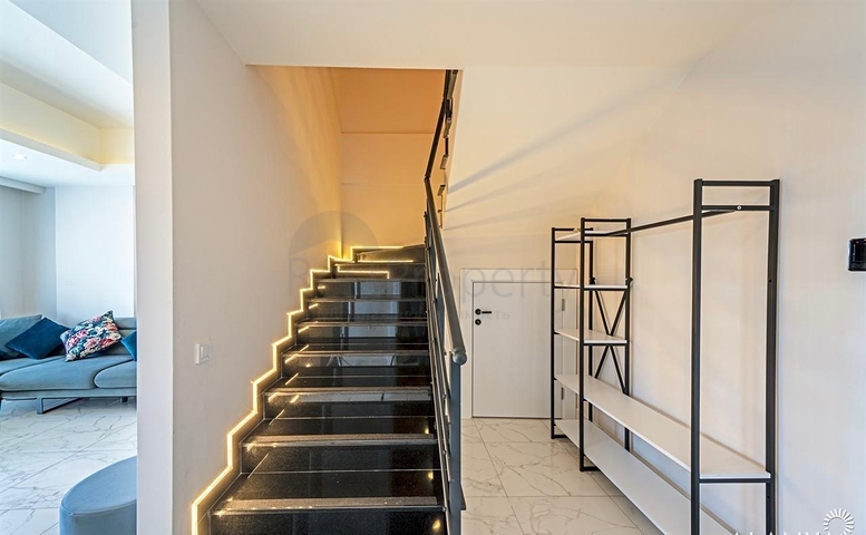 Spacious furnished 3+1 apartment in a modern residential complex in Avsallar