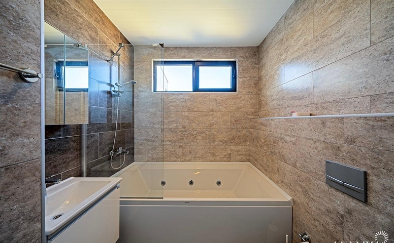 Spacious furnished 3+1 apartment in a modern residential complex in Avsallar