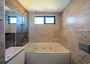 Spacious furnished 3+1 apartment in a modern residential complex in Avsallar