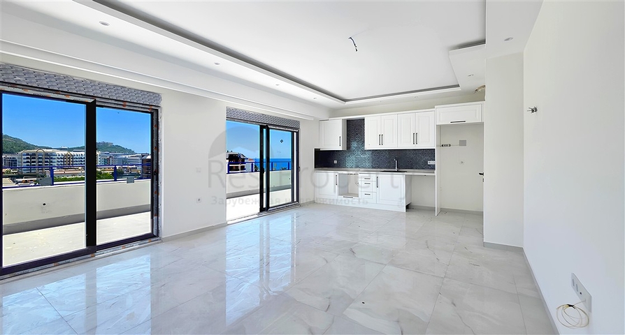 Penthouse by the sea with a spacious terrace in Kargacak area 