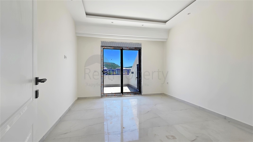 Penthouse by the sea with a spacious terrace in Kargacak area 