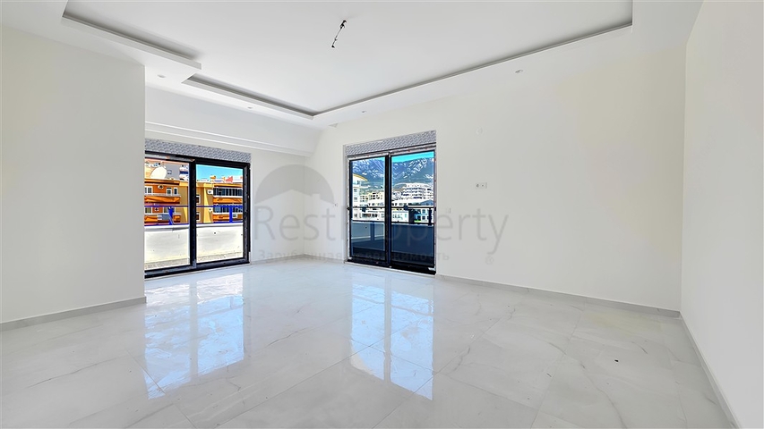 Penthouse by the sea with a spacious terrace in Kargacak area 