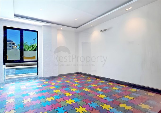 Penthouse by the sea with a spacious terrace in Kargacak area 