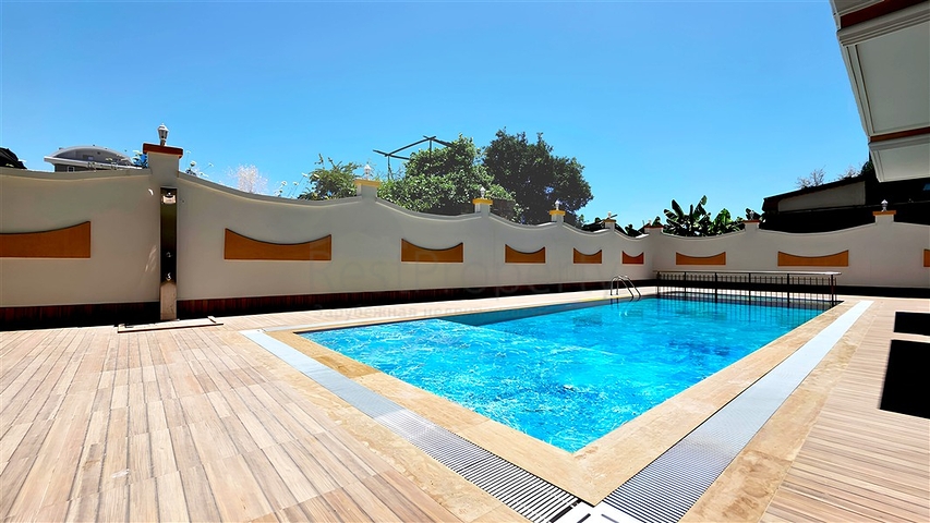 Penthouse by the sea with a spacious terrace in Kargacak area 