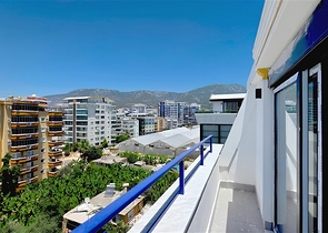 Penthouse by the sea with a spacious terrace in Kargacak area 