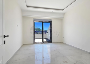 Penthouse by the sea with a spacious terrace in Kargacak area 