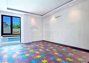 Penthouse by the sea with a spacious terrace in Kargacak area 