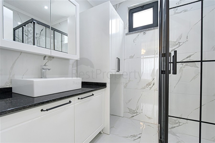 Modern 3+1 villa with panoramic sea views in Bektash area