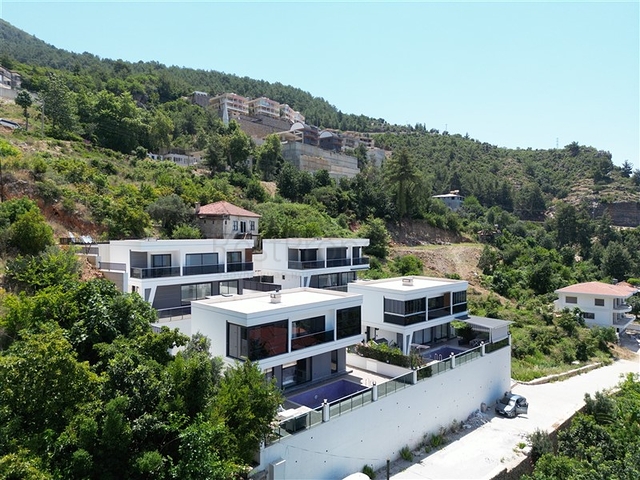 Modern 3+1 villa with panoramic sea views in Bektash area