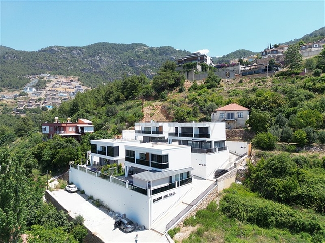Modern 3+1 villa with panoramic sea views in Bektash area