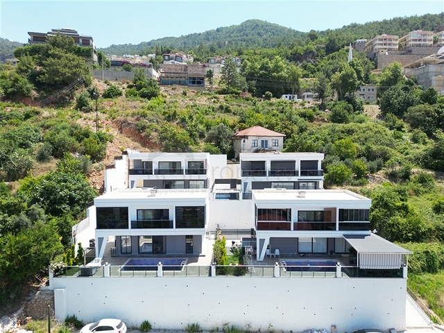 Modern 3+1 villa with panoramic sea views in Bektash area