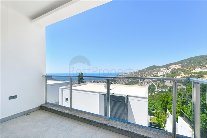Modern 3+1 villa with panoramic sea views in Bektash area