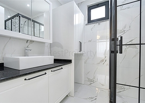 Modern 3+1 villa with panoramic sea views in Bektash area