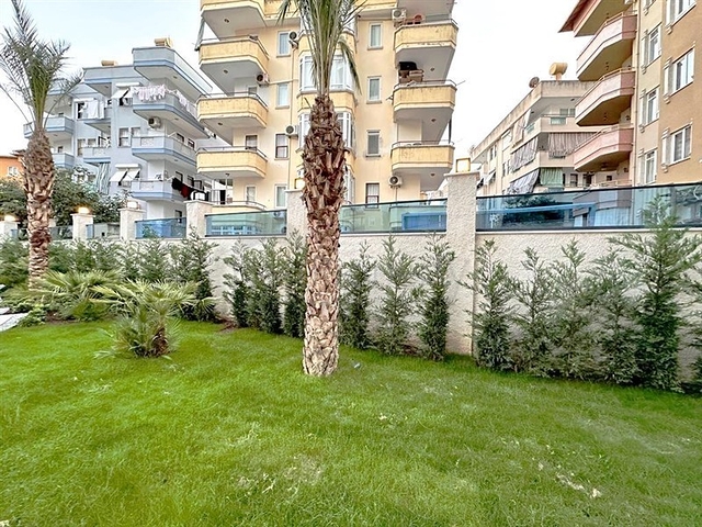 Modern 1+1 apartment in a new complex with sea view in the center of Alanya