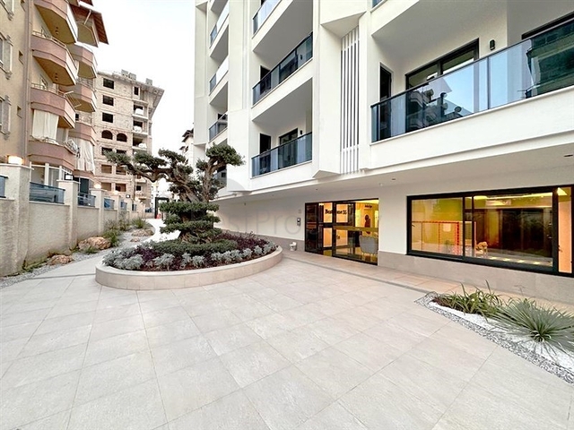 Modern 1+1 apartment in a new complex with sea view in the center of Alanya