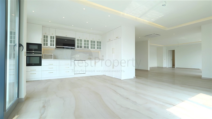 Sea-View 5+1 Apartment in Alanya Center – 325 m², New Complex