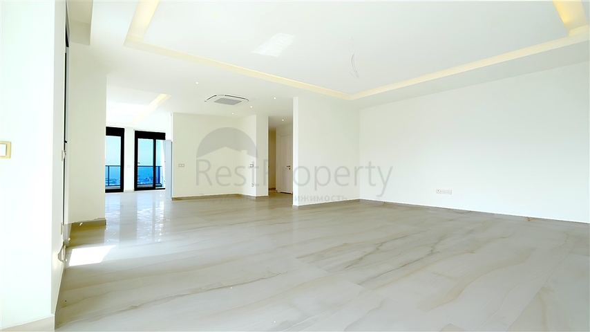 Sea-View 5+1 Apartment in Alanya Center – 325 m², New Complex