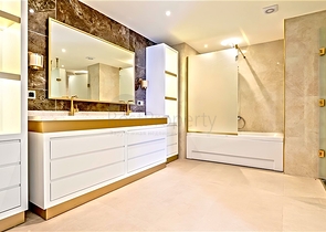 Sea-View 5+1 Apartment in Alanya Center – 325 m², New Complex