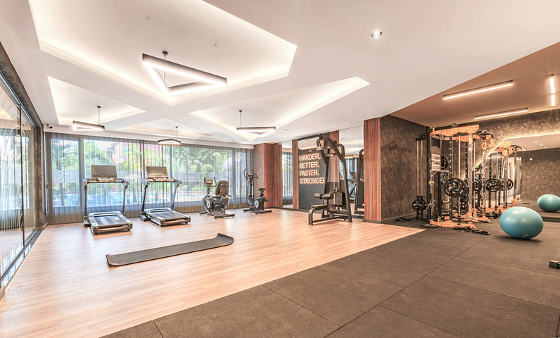 Modern apartment with a garden by the sea in a picturesque area