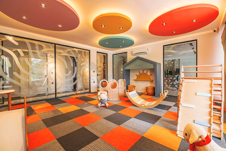 Modern apartment with a garden by the sea in a picturesque area