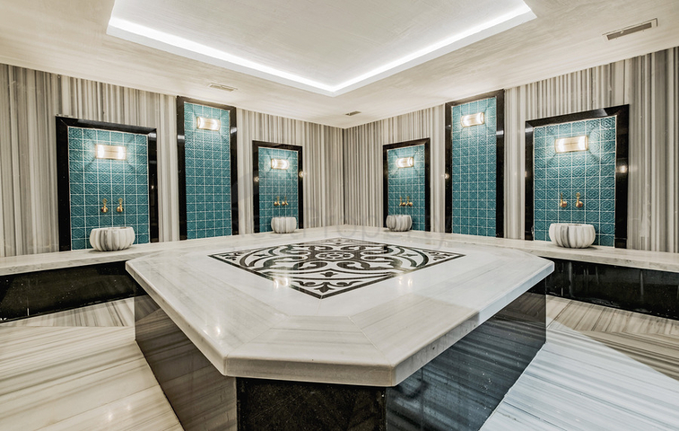 Modern apartment with a garden by the sea in a picturesque area