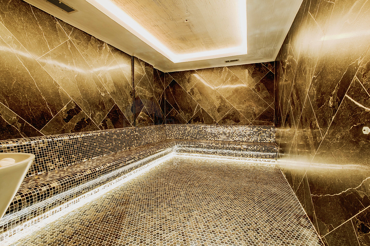 Modern apartment with a garden by the sea in a picturesque area