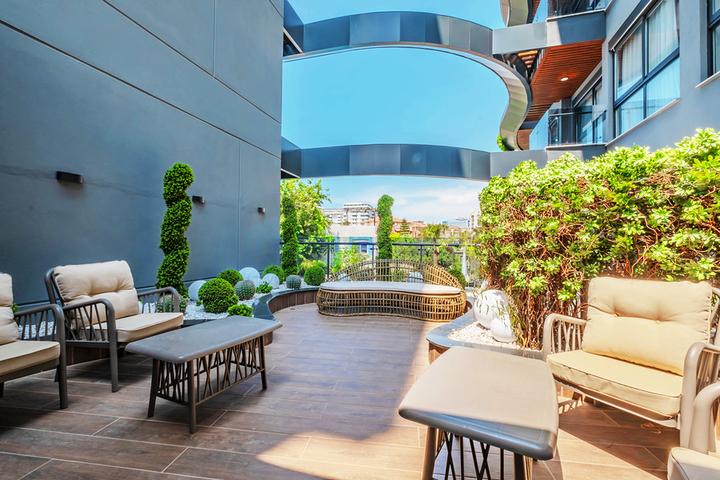 Modern apartment with a garden by the sea in a picturesque area