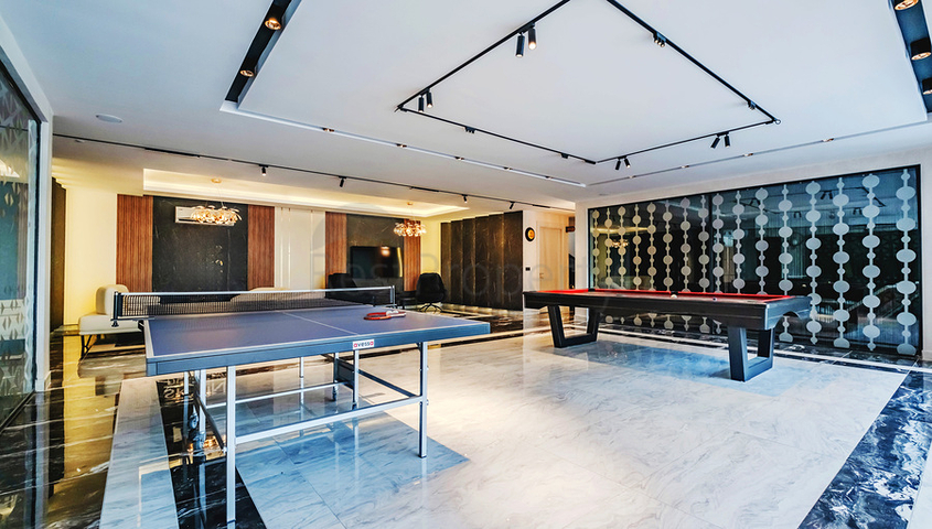 Modern apartment with a garden by the sea in a picturesque area