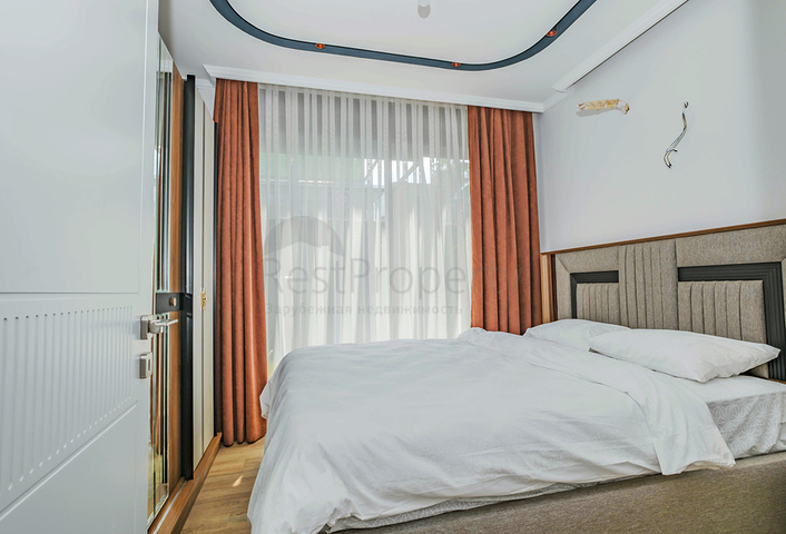 Modern apartment with a garden by the sea in a picturesque area