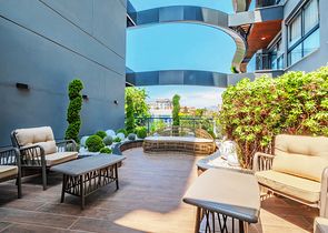 Modern apartment with a garden by the sea in a picturesque area