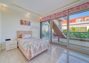 Spacious villa with panoramic sea views in the central part of Alanya