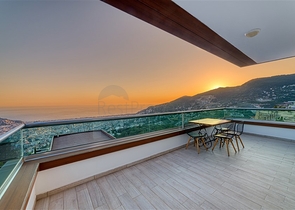 Spacious villa with panoramic sea views in the central part of Alanya