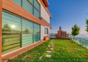 Spacious villa with panoramic sea views in the central part of Alanya