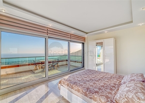 Spacious villa with panoramic sea views in the central part of Alanya