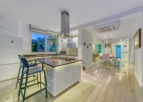 Spacious villa with panoramic sea views in the central part of Alanya