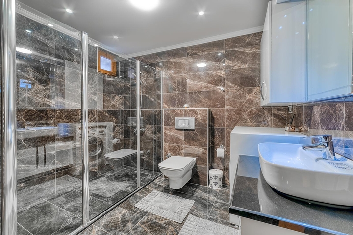 Spacious penthouse by the sea with a view and comfort 